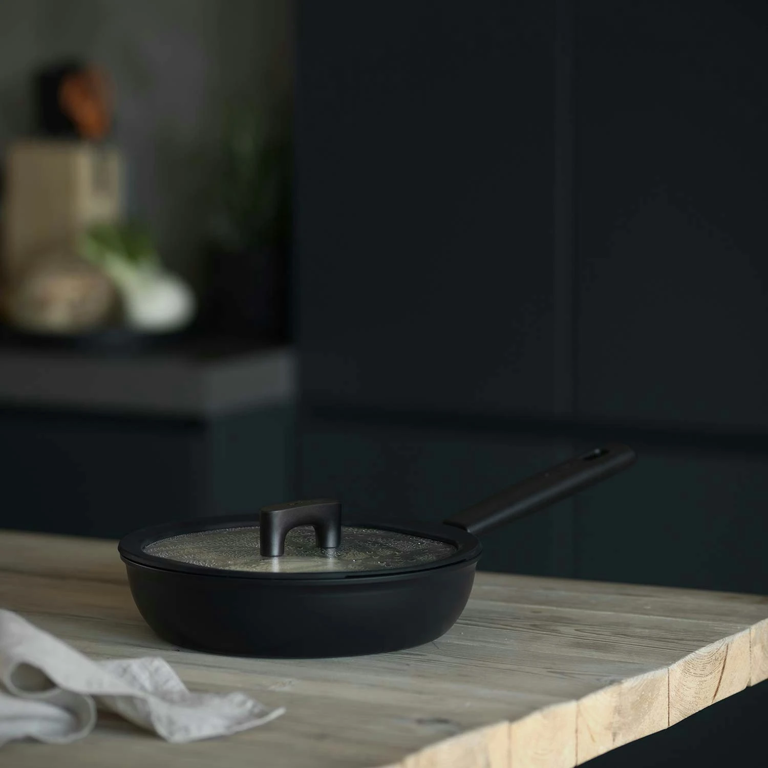 Fiskars Hard Face Saute Pan, 26 Cm - Image 2