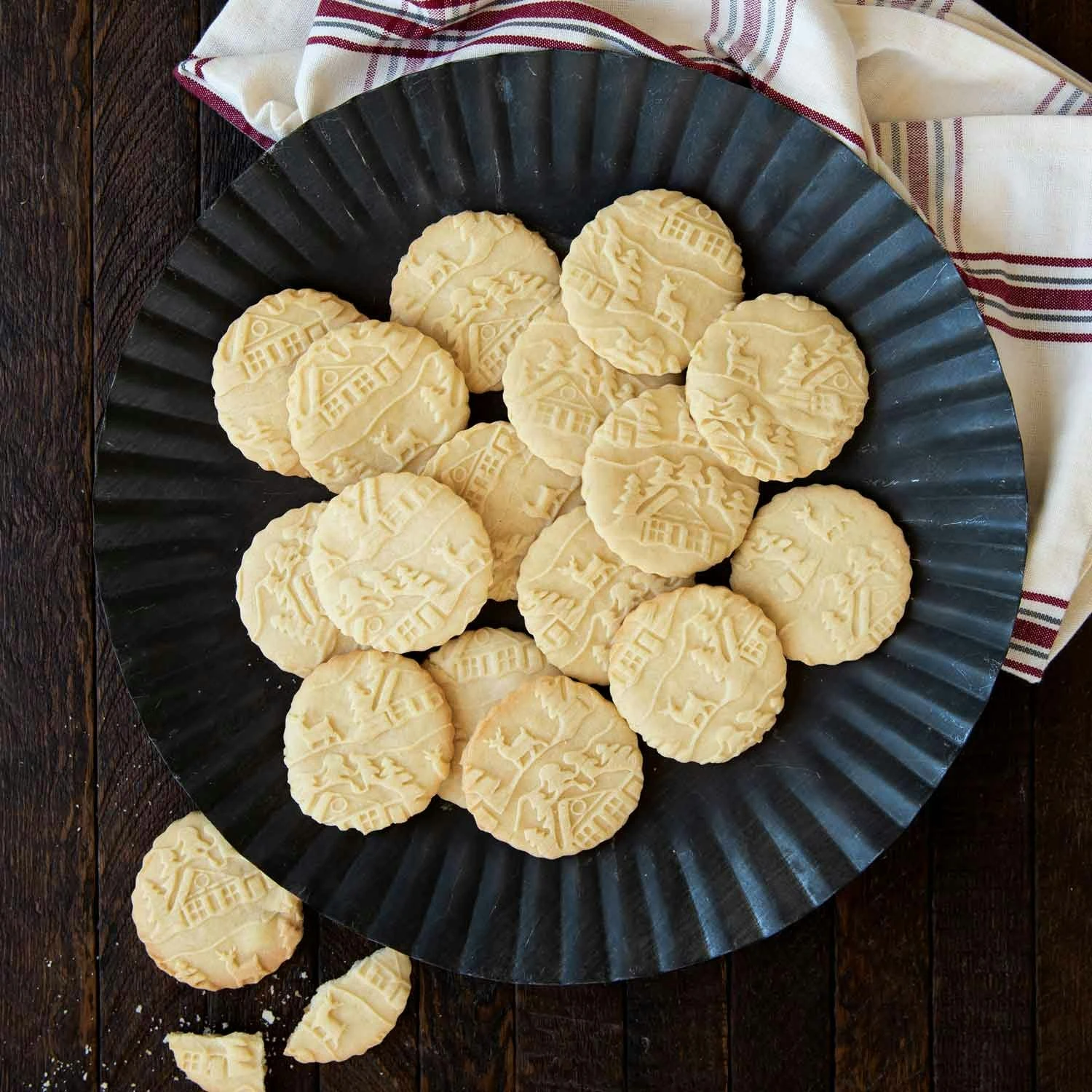 Nordic Ware Woodland Cottage Deegroller - Image 4